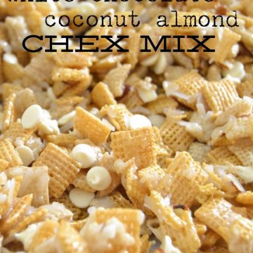 Ooey Gooey White Chocolate Holiday Chex Mix on seelindsay.com |#holidaytreats | #yummy |#christmascrack