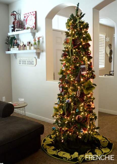 How to decorate your Christmas Tree like a designer on seelindsay.com #christmas