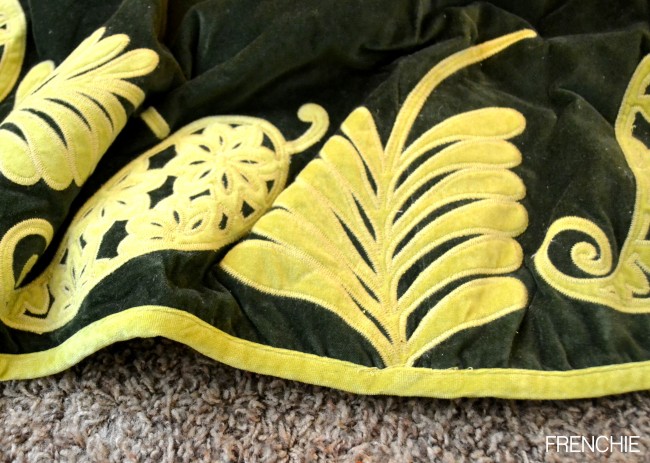 How to decorate your Christmas Tree like a designer on seelindsay.com #christmas