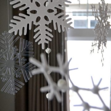 Creating a Winter Wonderland with Cricut Explore on seelindsay.com