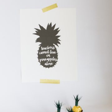 A Pineapple Teacher Appreciation Gift. So fun and so easy. Grab the tutorial and free printable on seelindsay.com