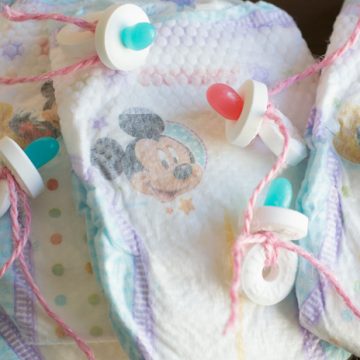 how to make candy pacifiers. perfect for a baby shower or gender reveal party