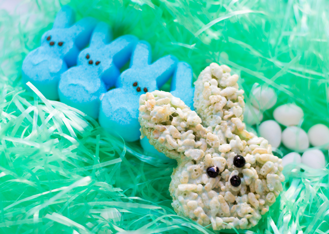 Create your own Peeps Rice Krispie Treats in the shape of actual Peeps! This Peeps Easter Recipe is sure to be a crowd pleaser and perfect for any Easter Dessert. #easterrecipe #peepsrecipe #peepsricekrispietreats #peepsdessert #easterdessert #ricekrispietreats