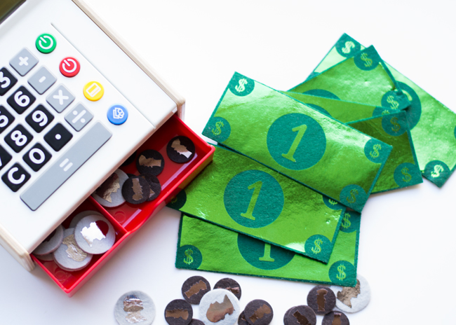 Learn how to make your own felt play money using your Cricut Explore