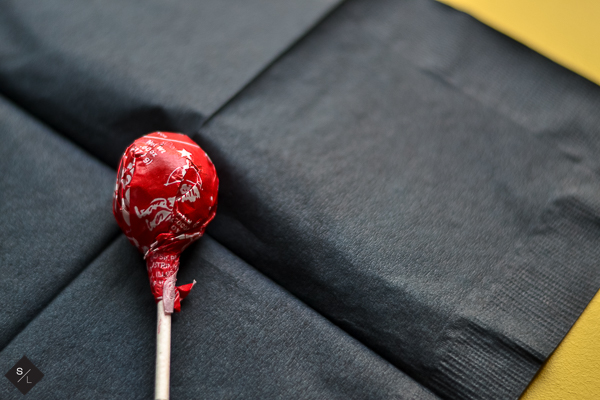 Create the perfect classroom Halloween craft with suckers and a free template