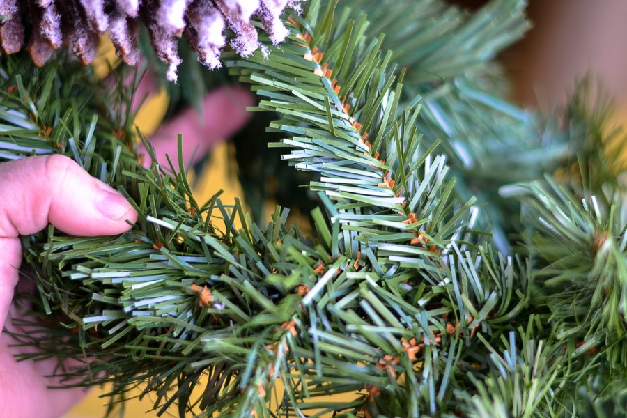 Create the perfect Christmas designer garland. Its the perfect addition to all those Christmas decorations.