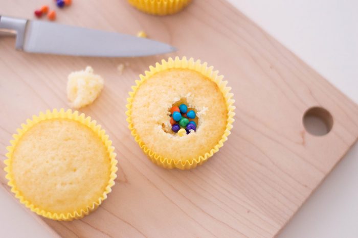 Create the perfect piñata cupcakes for your next southwestern party or Cinco De Mayo. #pinatafood #mexicanparty #cincodemayo