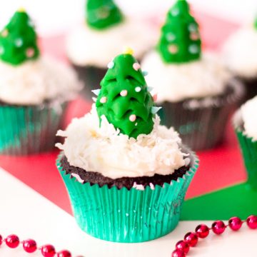 fondant christmas tree on a cupcake